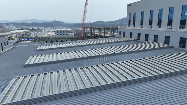 通威綠色基材(廣元)有限公司光伏硅材料制造項(xiàng)目—四川10B型薄型通風(fēng)天窗 通威綠色基材(廣元)有限公司光伏硅材料制造項(xiàng)目—四川10B型薄型通風(fēng)天窗